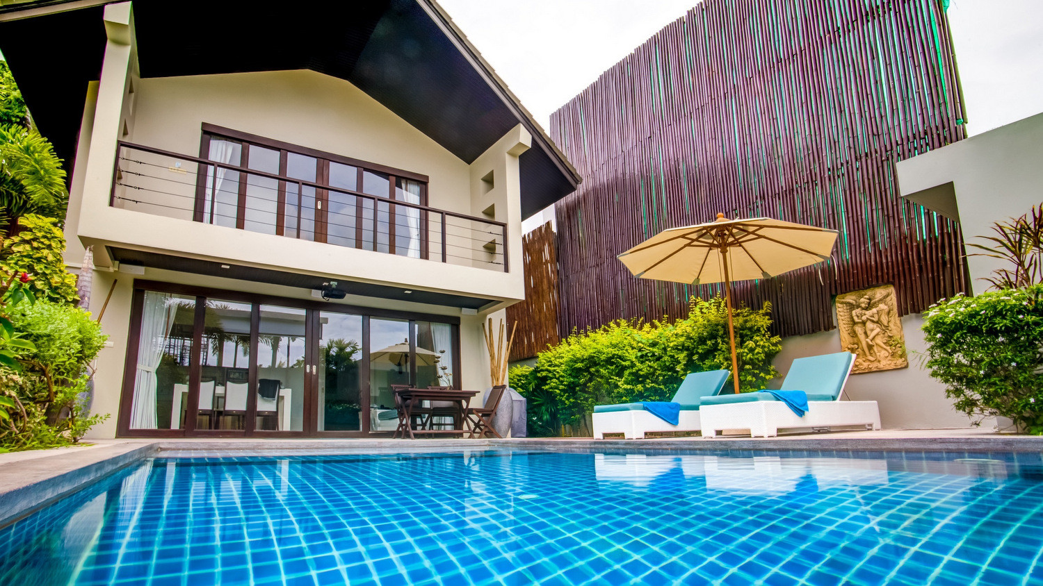 Villa samui. Вилла на Самуи. Бассейн вилла Тай. Вилла на троих Таиланд. Вилла в Тайланде купить.